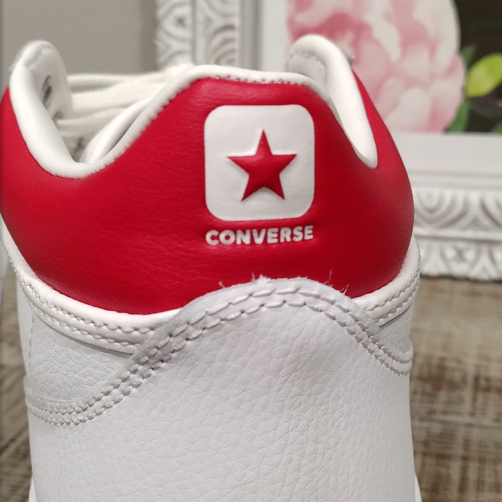 Converse Unisex Cons White and Red Star Sneakers - Picture 5 of 15